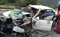 Lạng Sơn: Xe đưa dâu bị đâm, cô dâu chú rể nhập viện