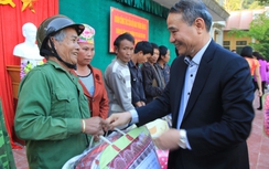 Bộ GTVT tặng chăn ấm, máy tính cho học sinh, dân nghèo vùng cao