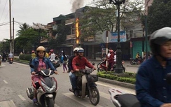 Liên tiếp cháy cột điện ngay trung tâm TP. Uông Bí