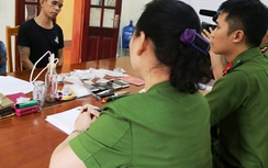 Gắn camera quanh nhà, theo dõi công an để bán ma túy