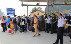 Quảng Ninh: Làm rõ việc du khách nghỉ 30/4 bị "bỏ rơi"