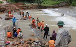 Ngành giao thông Quảng Ninh trắng đêm thông đường sau mưa lũ