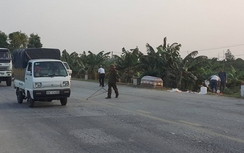 TNGT nghiêm trọng: Cưa cabin xe tải đưa hai người thương vong ra ngoài