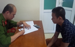 Đột kích quán bar nửa đêm, công an mời 48 người lấy lời khai