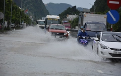 Mưa lớn, giao thông trên QL18 qua Quảng Ninh gián đoạn