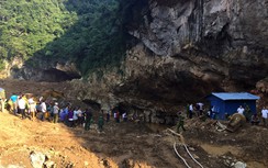 Tin mới vụ 2 người mắc kẹt trong hang khai thác vàng trái phép