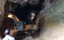 Tin mới vụ 2 phu vàng mắc kẹt trong mỏ vàng trái phép