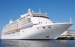Cứu nạn khách tàu Seven Seas Voyager đau tim