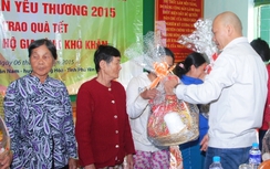 Tặng quà Tết cho hộ nghèo vùng dự án Đèo Cả