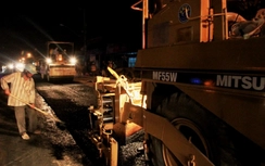 Thưởng nóng cho công nhân thi công xuyên Tết