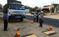 Gặp trạm cân, hàng loạt xe ồ ạt hạ tải