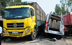 TNGT 4 người chết ở Quảng Ngãi: Xe khách "chạy dù"