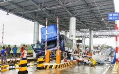 Xe tải tông Trạm thu phí: Thiệt hại hơn 1 tỷ đồng