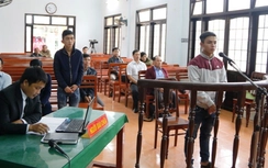 Ném đá xe khách: Phạt 1 năm cải tạo không giam giữ