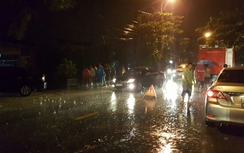 Chở bạn bằng xe máy, một học sinh bị nước cuốn trôi