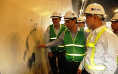 Không phun sơn lại vỏ hầm Hải Vân để theo dõi chặt vết nứt