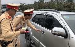 Thêm xe 7 chỗ không phù hiệu ngang nhiên bắt khách bị "sờ gáy"