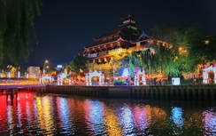 Hoa đăng tuyệt đẹp trước thềm Lễ Phật Đản 2015 tại TP HCM