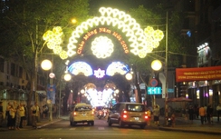 Sài Gòn lung linh ánh đèn huyền ảo chờ đón năm mới 2016