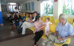 Đăng ký tiêm vaccine qua tổng đài, dân TP.HCM hết cảnh "dặt dẹo"