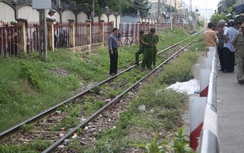 Bị tàu cán chết khi cứ đứng trên đường ray
