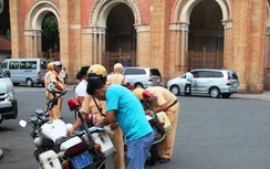 CSGT hóa trang xử lý “ma men” lái xe