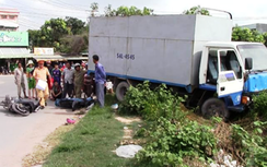 Bình Dương: Tài xế không GPLX điều khiển xe tải húc nhiều xe máy