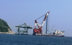 Giải cứu 3 giàn cẩu của Formosa mắc kẹt tại biển Quảng Bình