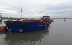 Bắt giữ 6 sà lan vận chuyển, khai thác cát trái phép