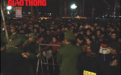 Tranh nhau xin ấn Đền Trần nhưng không hiểu hết ý nghĩa