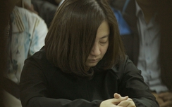 Chủ quán karaoke cháy làm 13 người chết cúi gằm mặt trước tòa