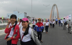 Người dân nô nức tham quan cầu vượt 3 tầng ngã ba Huế
