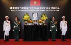 Mang băng tang thay vòng hoa viếng cố Thủ tướng Phan Văn Khải