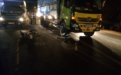 Đụng phải xe đang đỗ, thanh niên chết thảm dưới bánh xe tải