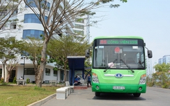 TP.HCM sẽ di dời trạm xe buýt mất an toàn trước cổng trường