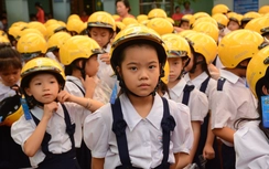 Trao gần 4.000 mũ bảo hiểm cho trẻ em TP.HCM