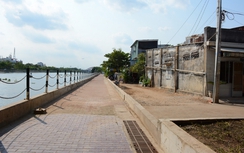 Bờ kè chống sạt lở kênh Thanh Đa vướng GPMB