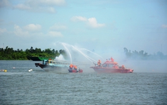 Hơn 500 chiến sĩ công an diễn tập chống bão lũ tại Đồng Tháp