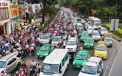 Mở thêm làn đường để giảm kẹt xe khu vực sân bay TSN