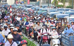 Thủ tướng: Phải có lộ trình hạn chế phương tiện cá nhân ở TP.HCM