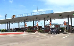 Tháo dỡ trạm thu giá bỏ hoang trước hầm sông Sài Gòn