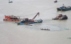 Đã trục vớt hai sà lan đâm nhau bị chìm trên sông Sài Gòn