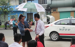 Tài xế taxi truyền thống học nghiệp vụ lái xe an toàn