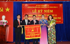 Trường Cao đẳng GTVT Trung ương VI nhận Cờ thi đua của Chính phủ