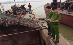 Hà Nội mỗi tháng bắt gần chục vụ khai thác cát lậu