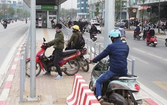 Đề nghị Hà Nội xử nghiêm vi phạm trước nhà chờ buýt BRT