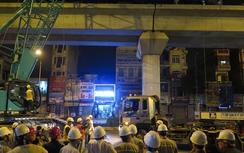 Hoàn tất cẩu lắp 4 đầu máy, toa xe đường sắt Cát Linh-Hà Đông