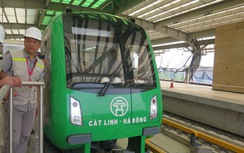 Video: Ngắm Hà Nội khác lạ từ khoang tàu Cát Linh-Hà Đông đang chạy