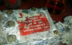 Vớt "vật thể lạ" nghi đuôi máy bay ở Hà Tĩnh