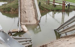 Tin thêm về vụ tàu chở cát đâm sập cầu ở Hà Tĩnh